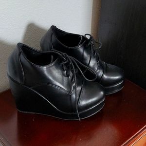 Flirty business wedges